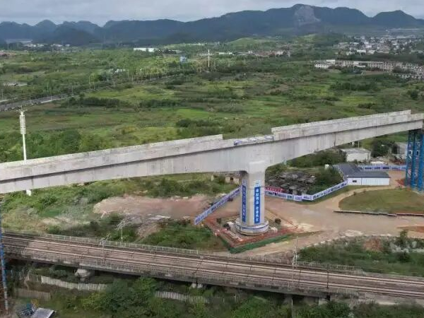 力锐斯UPS和蓄电池 - 新建贵阳至南宁铁路引入贵阳枢纽工程站